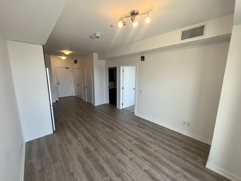 #306-10 Esplanade Ln